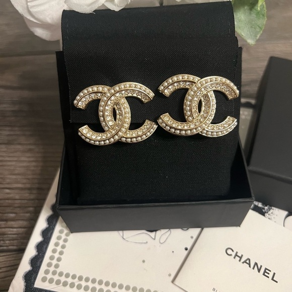 Chanel Statement X-Large Gold Crystal Faux Pearl CC Clip On Earrings - Picture 2 of 11